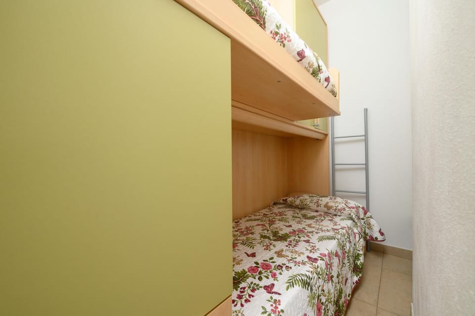 Bed, Photo of the whole room, Bedroom, bunk bed, wardrobe