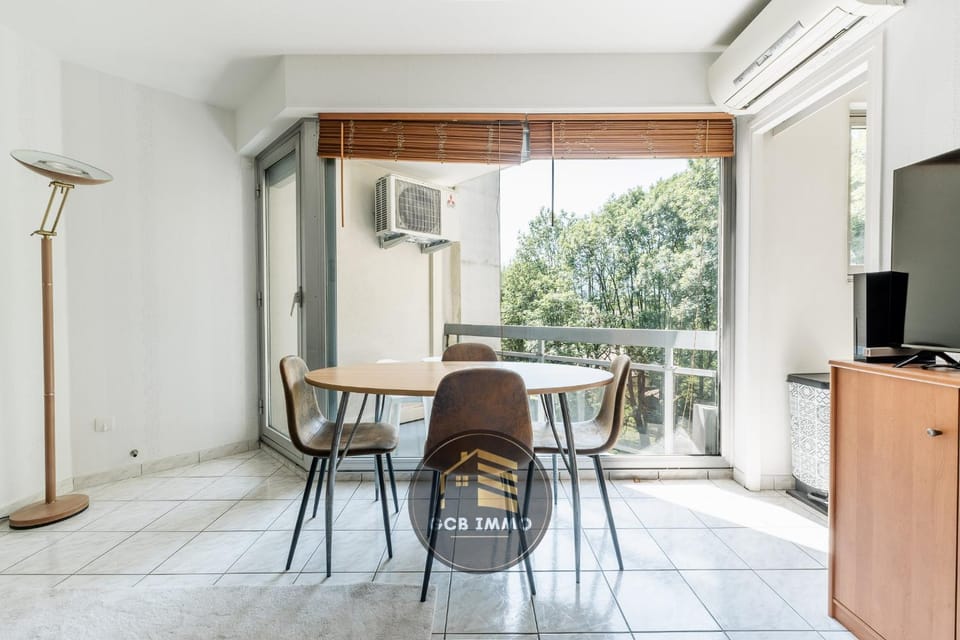 Le Cocon - 4 personnes et Parking Privé Gratuit Apartment in Meylan