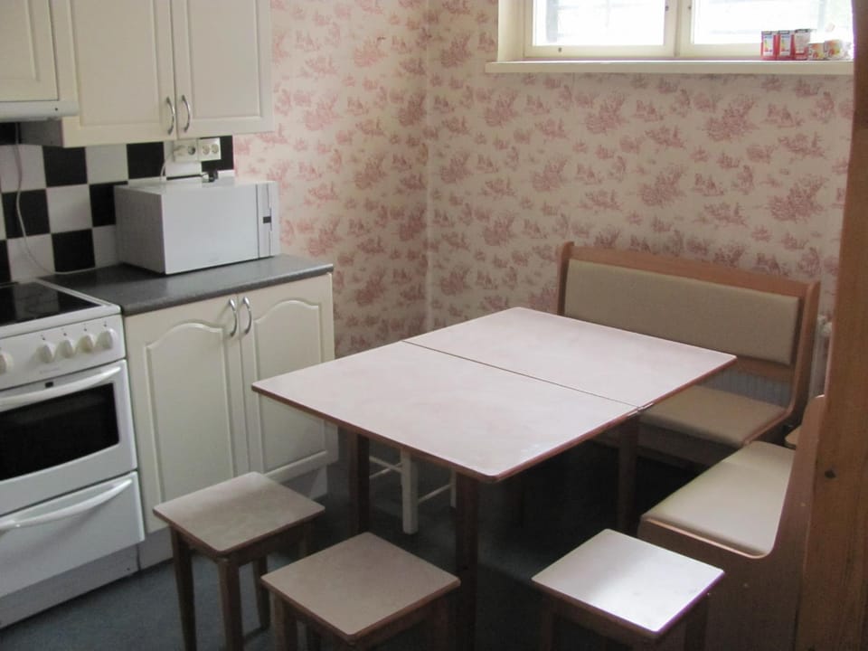 Day, Dining area