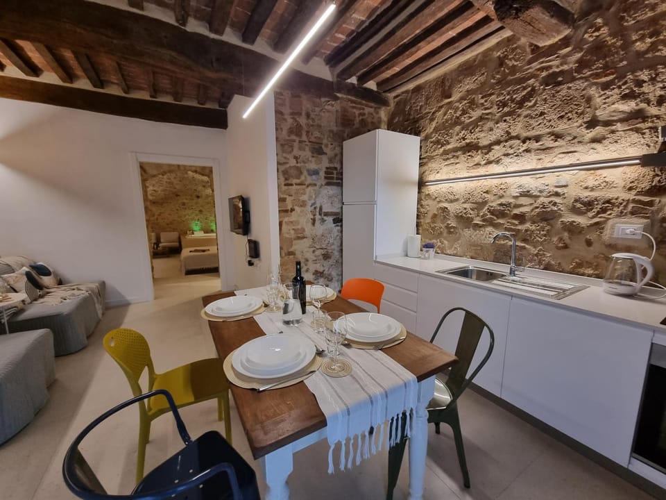 Kitchen or kitchenette, Living room, Seating area, Dining area