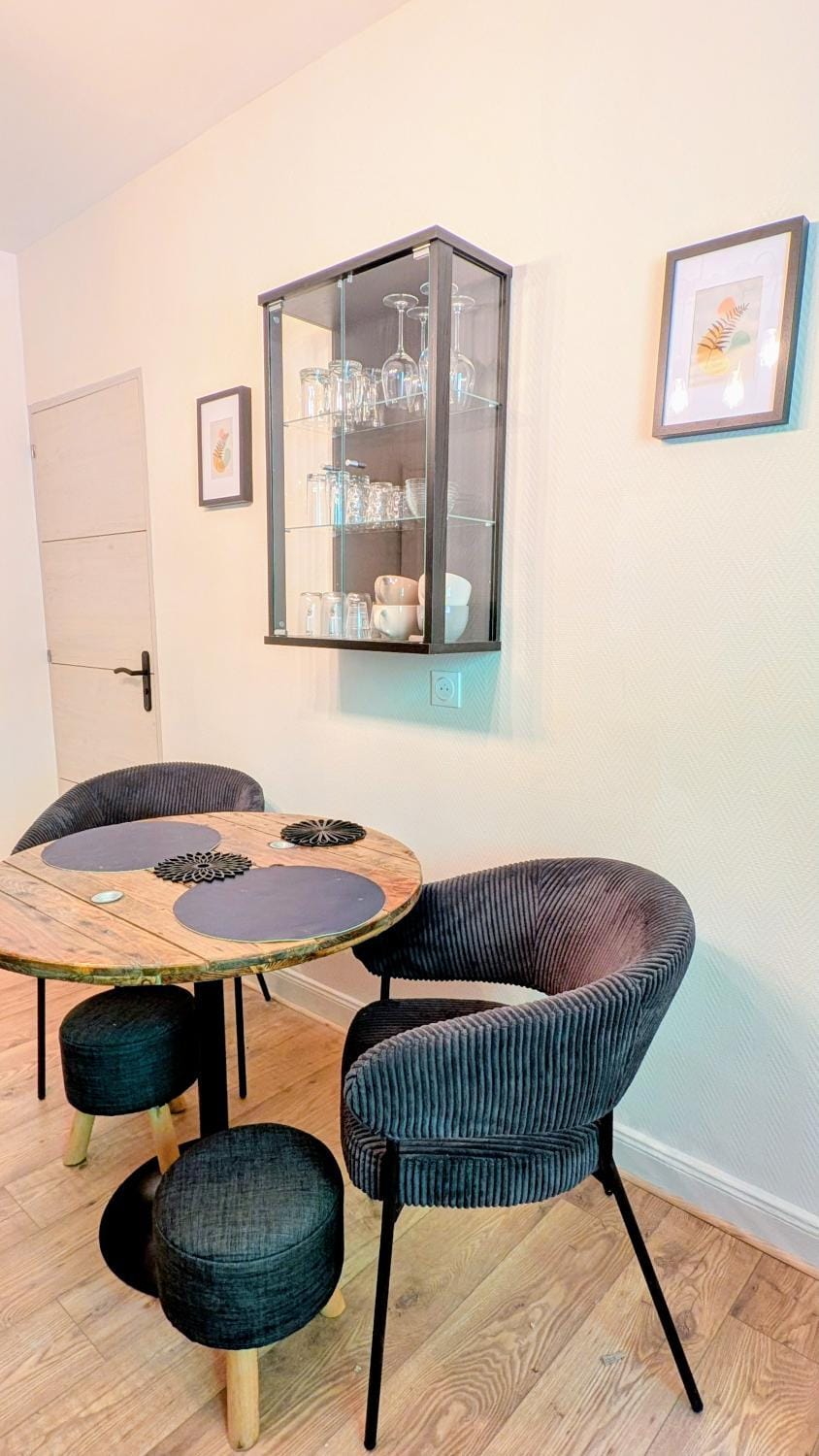 Dining area, Meals