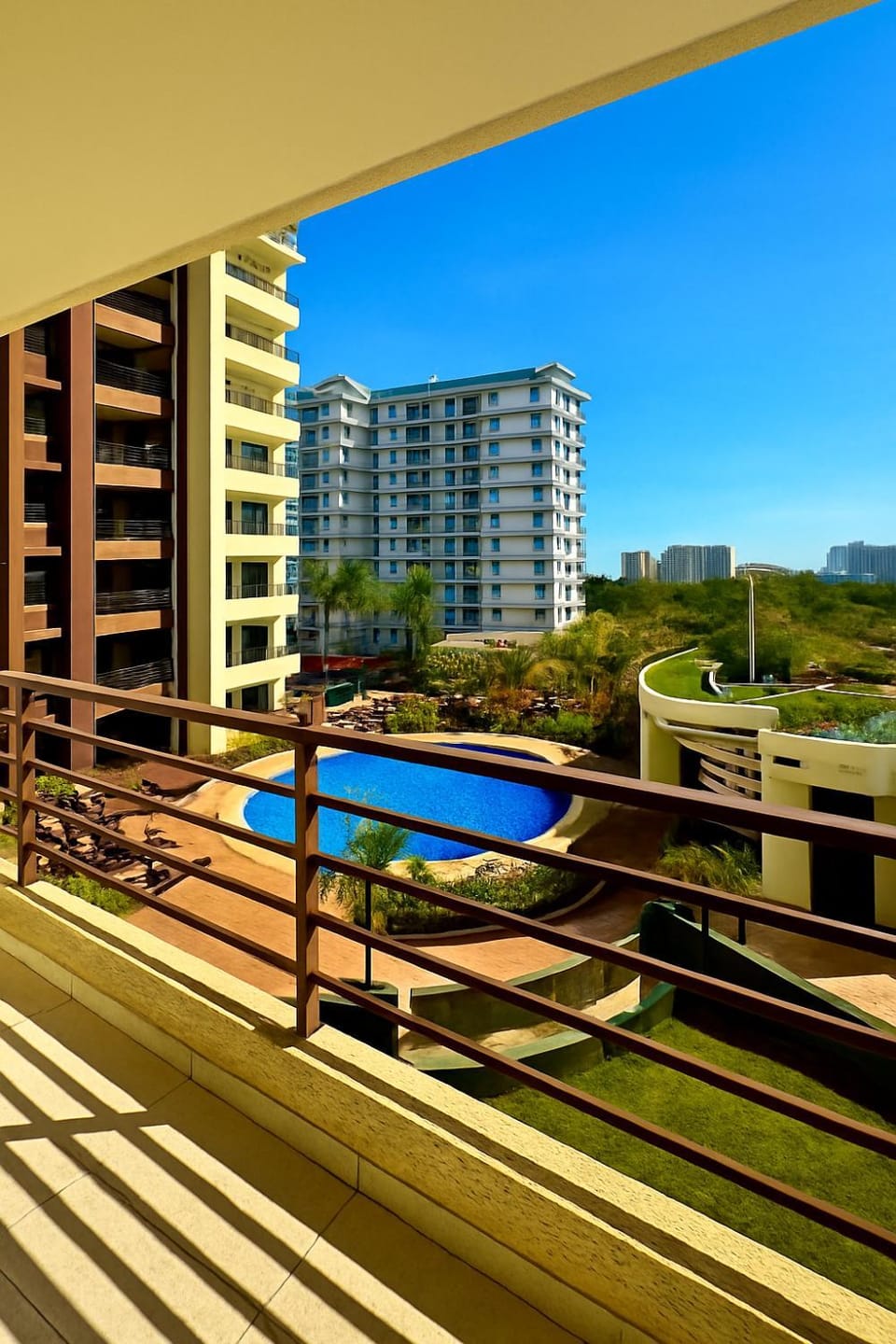 Property building, View (from property/room), Balcony/Terrace, Pool view, Swimming pool