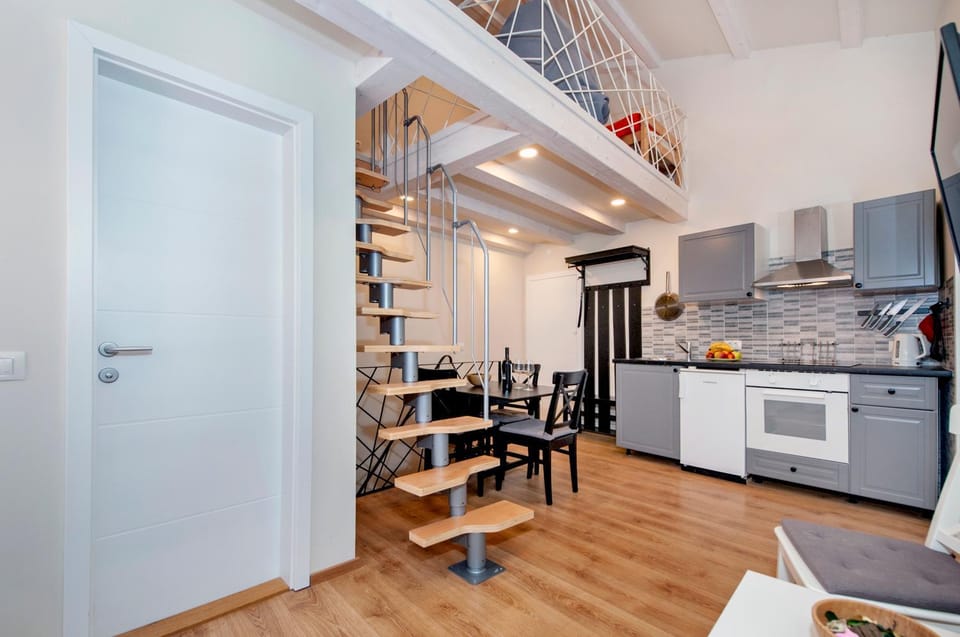 Seating area, Dining area, Communal kitchen