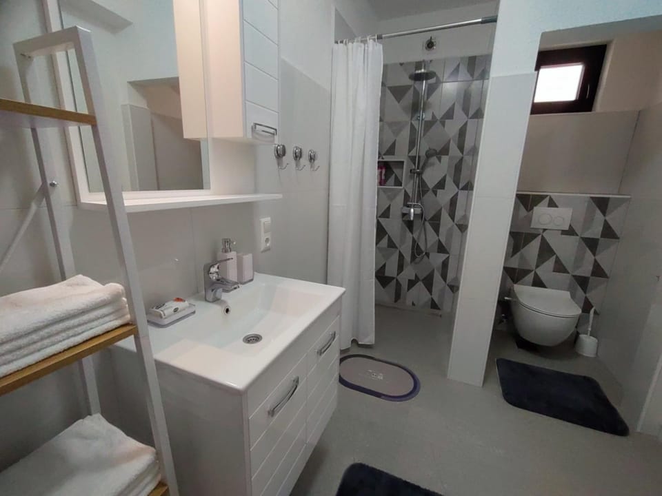 Toilet, Bathroom