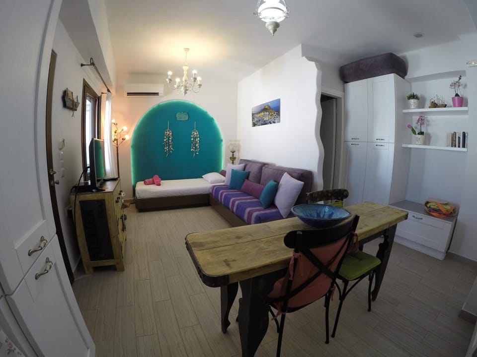 Seating area, Dining area