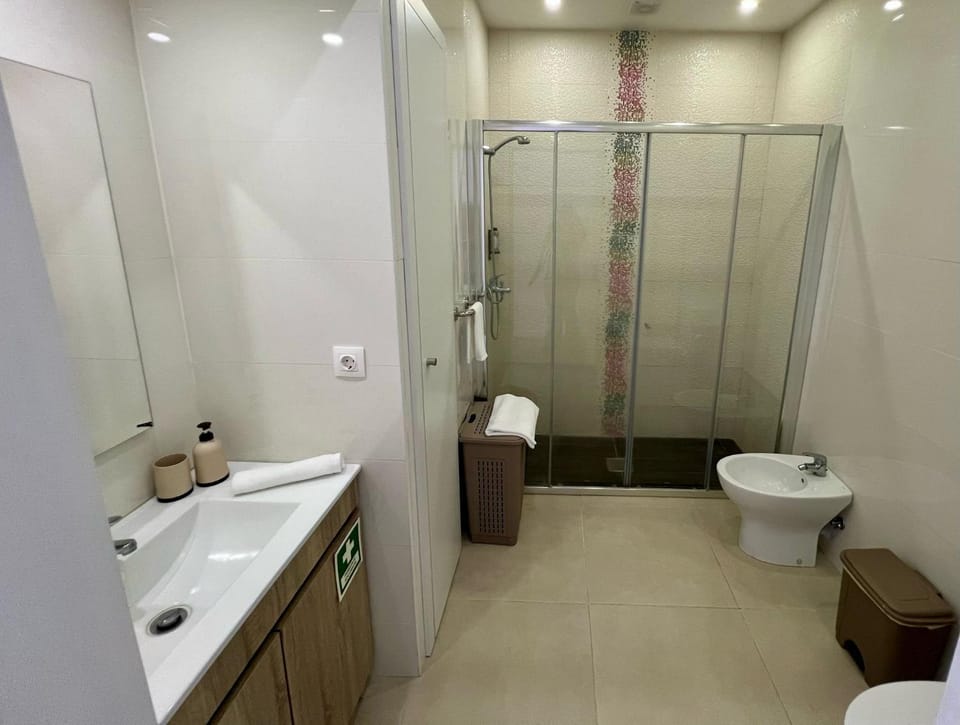 Shower, Bathroom, bidet
