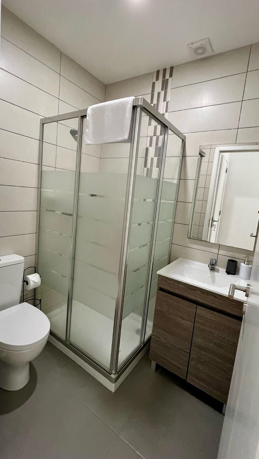 Shower, Bathroom, towels
