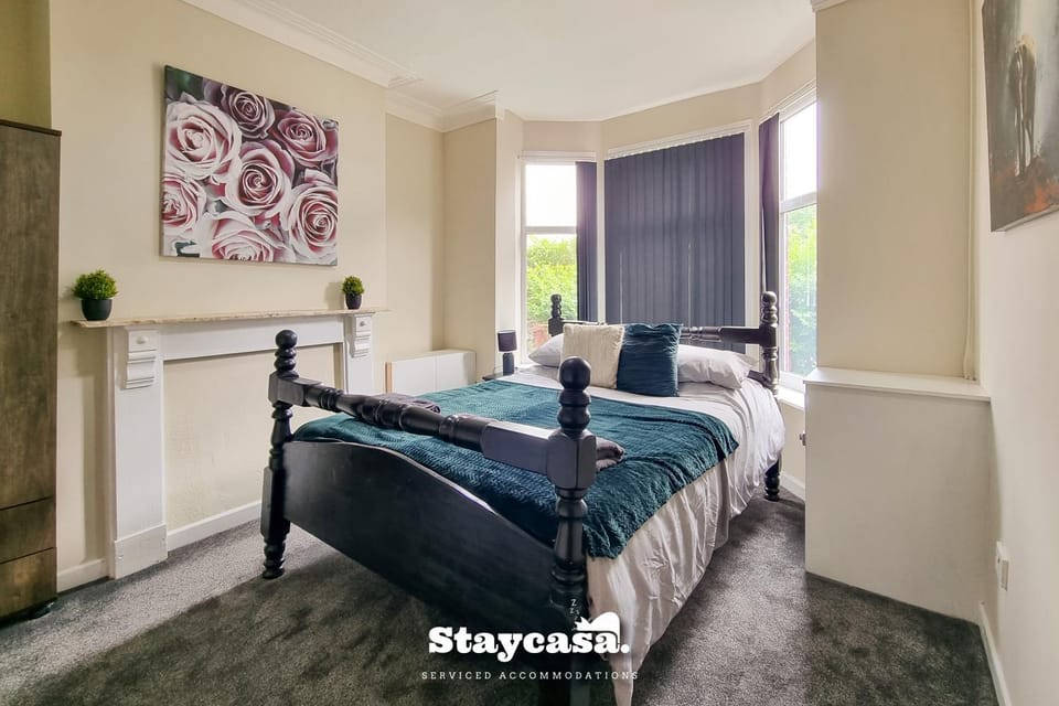 Rustic Ebony Suite with Free Parking House in Manchester
