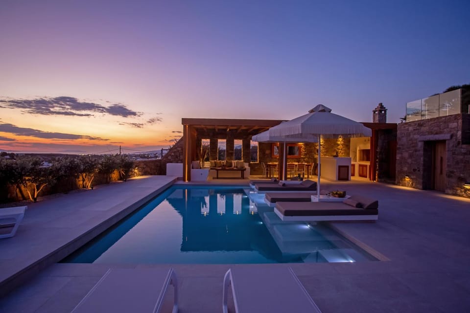 Patio, Swimming pool, sunbed