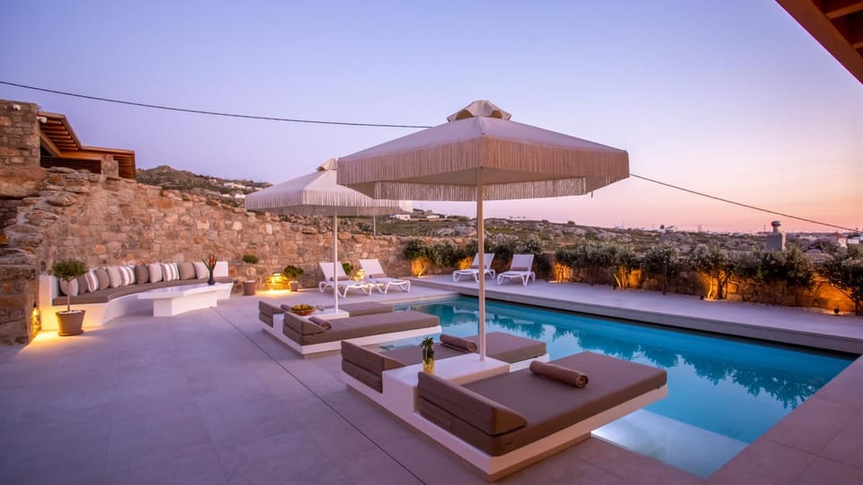 Swimming pool, sunbed