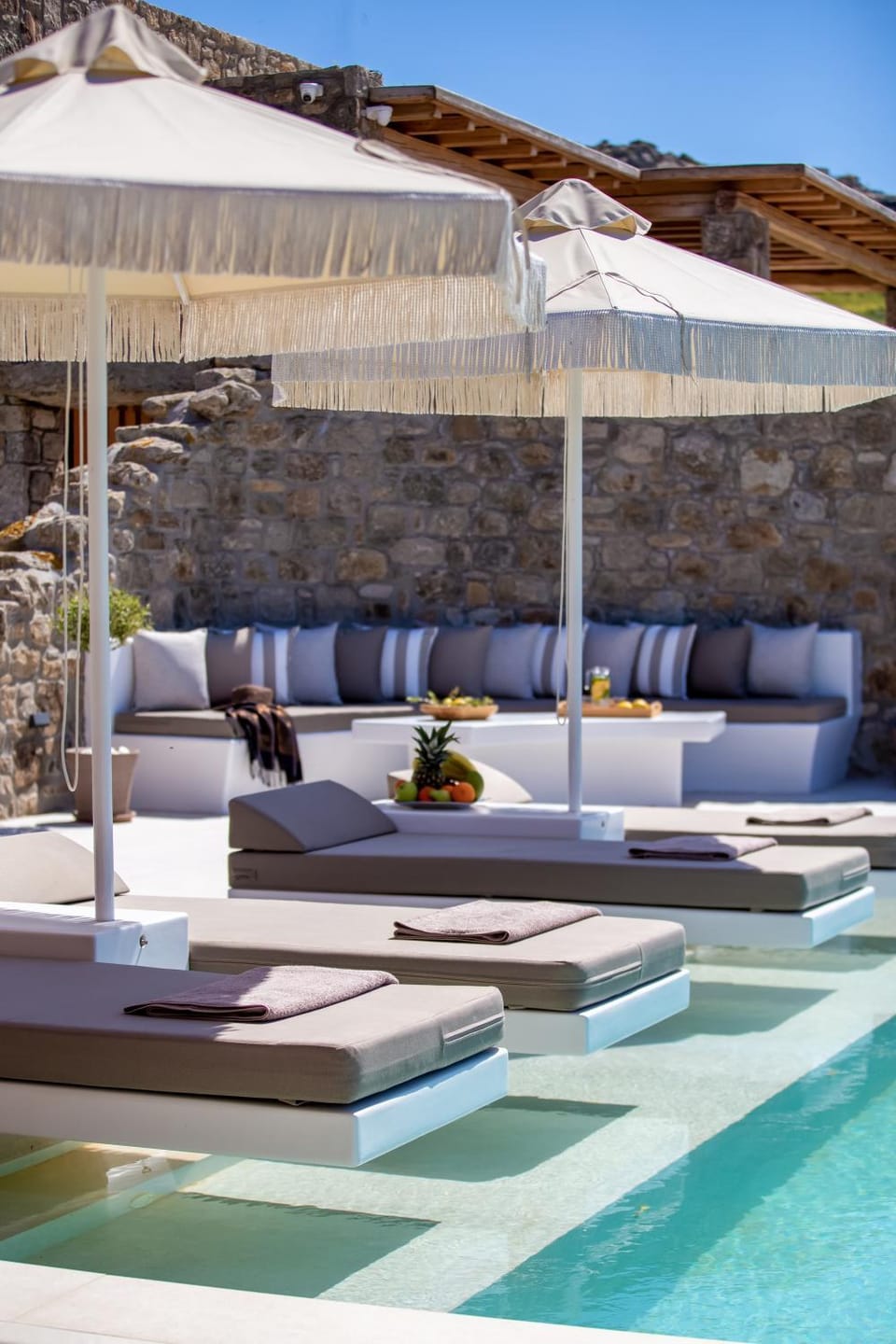 Seating area, Swimming pool, sunbed