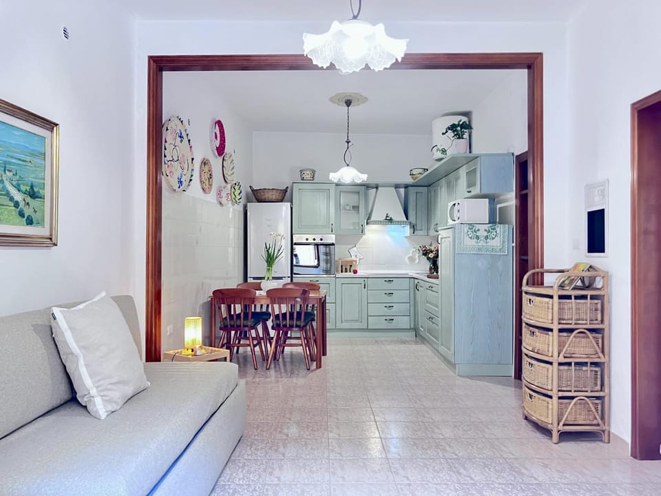 Kitchen or kitchenette, Living room, Dining area