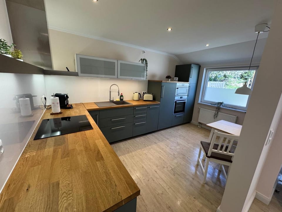 Kitchen or kitchenette, Seating area, Dining area, dishwasher, oven, stove, toaster