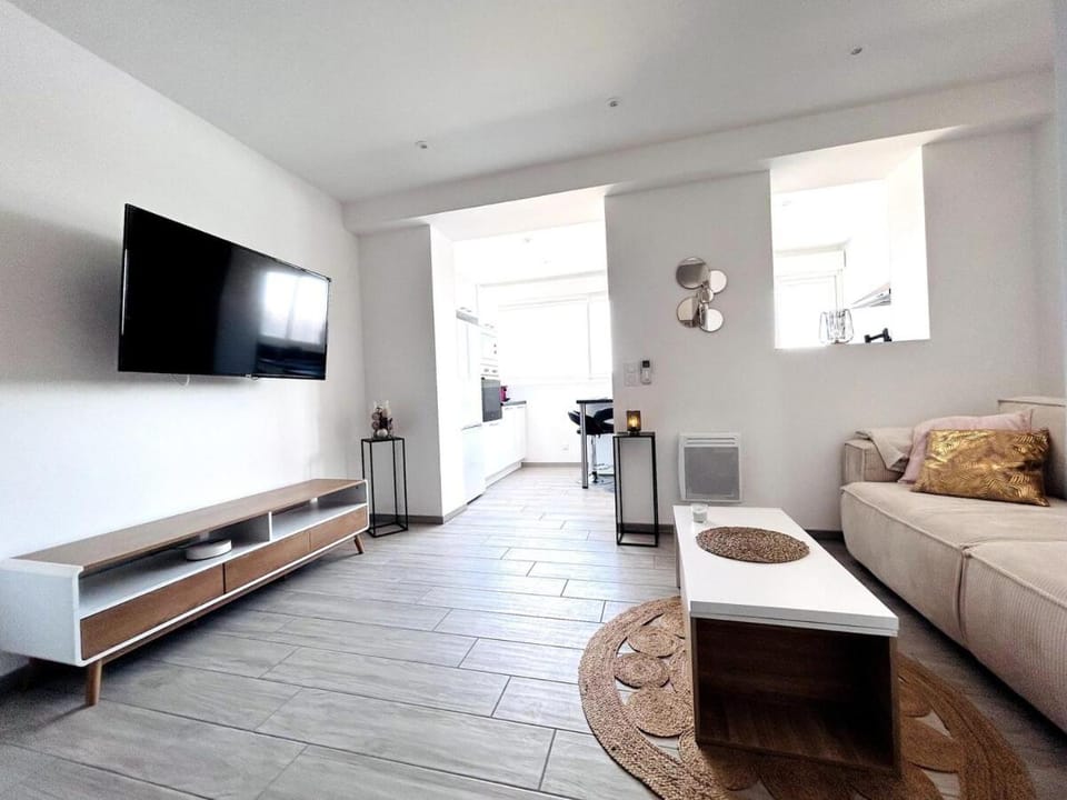 MAGNIFIQUE, GRAND ET MODERNE T3, PISCINE, WIFI, CLIM, VUE ET EMPLACEMENT SUPERBES, Coudalère Apartment in Le Barcarès