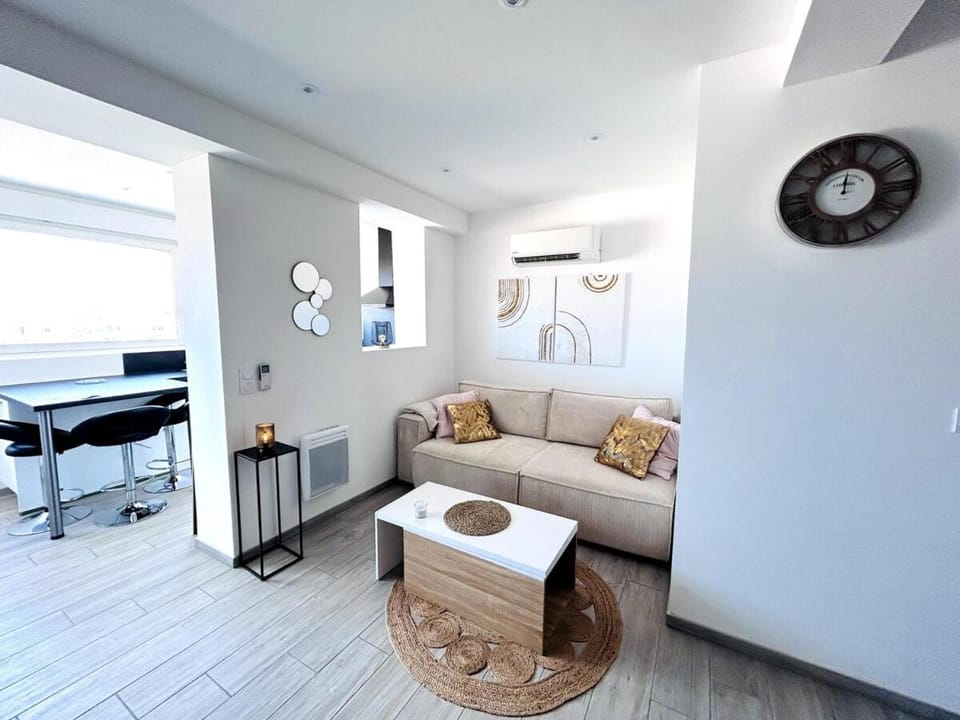 MAGNIFIQUE, GRAND ET MODERNE T3, PISCINE, WIFI, CLIM, VUE ET EMPLACEMENT SUPERBES, Coudalère Apartment in Le Barcarès