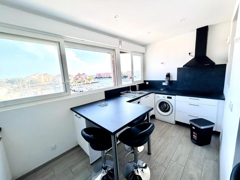 MAGNIFIQUE, GRAND ET MODERNE T3, PISCINE, WIFI, CLIM, VUE ET EMPLACEMENT SUPERBES, Coudalère Apartment in Le Barcarès