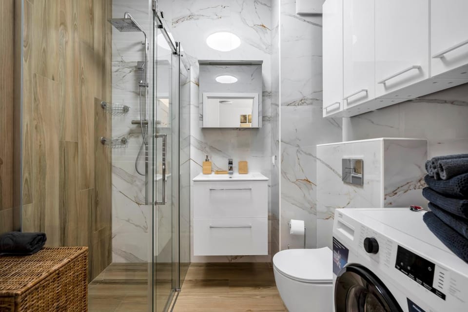 Shower, Bathroom, towels, washing machine