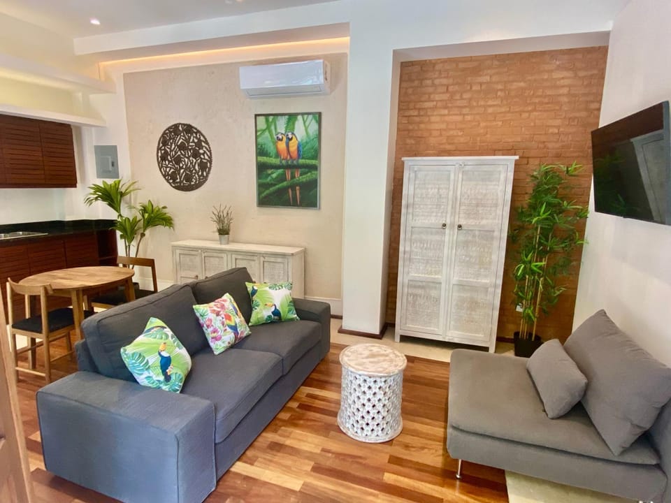 Kitchen or kitchenette, Living room, Seating area