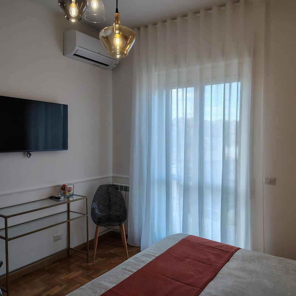 TV and multimedia, Photo of the whole room, Bedroom, air conditioner