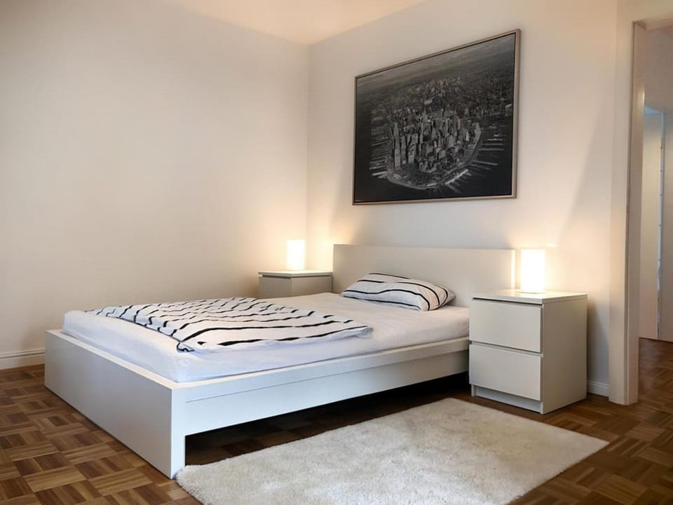 Bed, Bedroom, Garden view