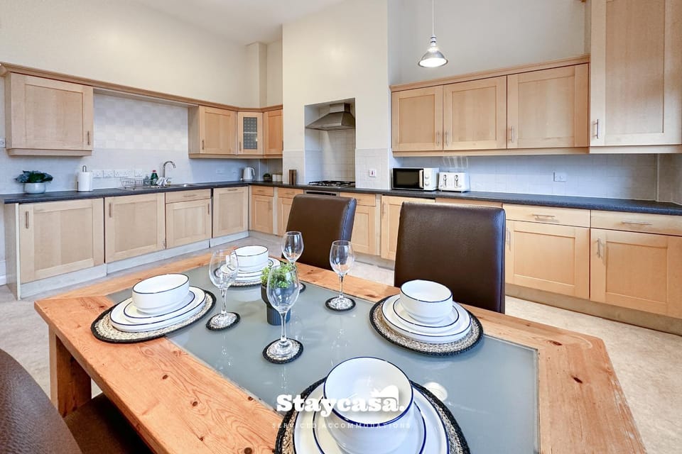 Whalley Range Hideaway 7mins to City with Parking Apartment in Stretford