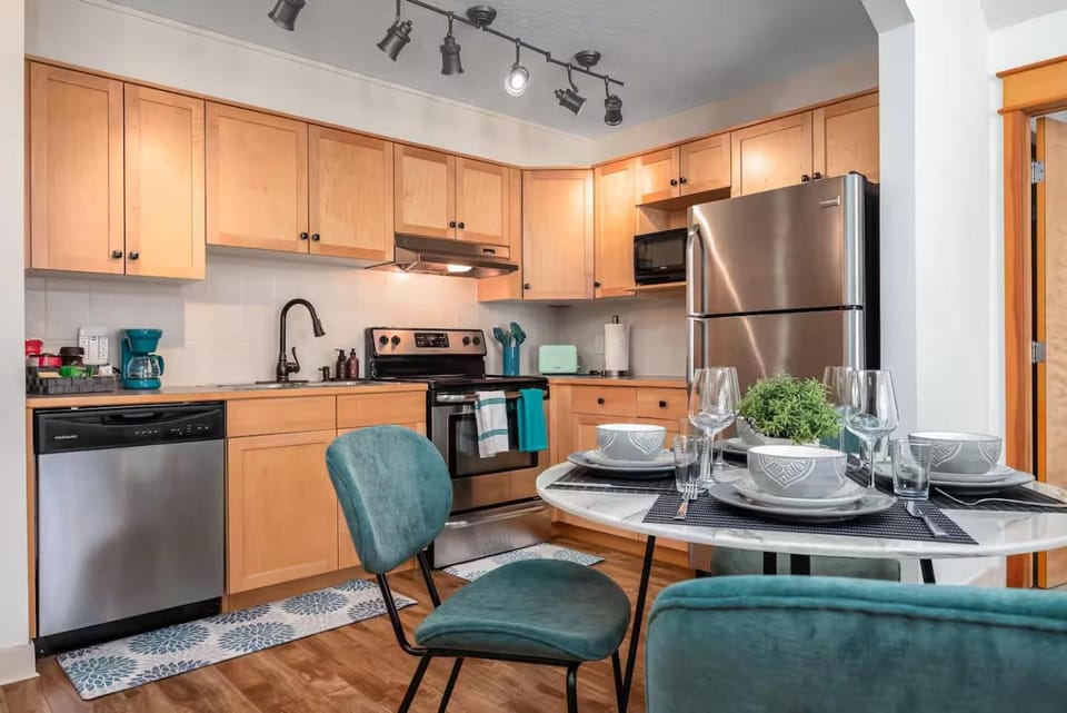 Rocky Mountain Oasis-Mountain View! Apartment in Canmore