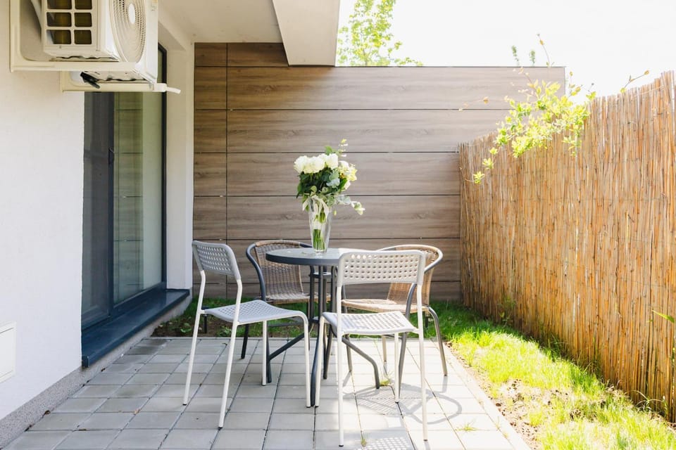 Spring, Day, Garden, Balcony/Terrace, Dining area, Garden view