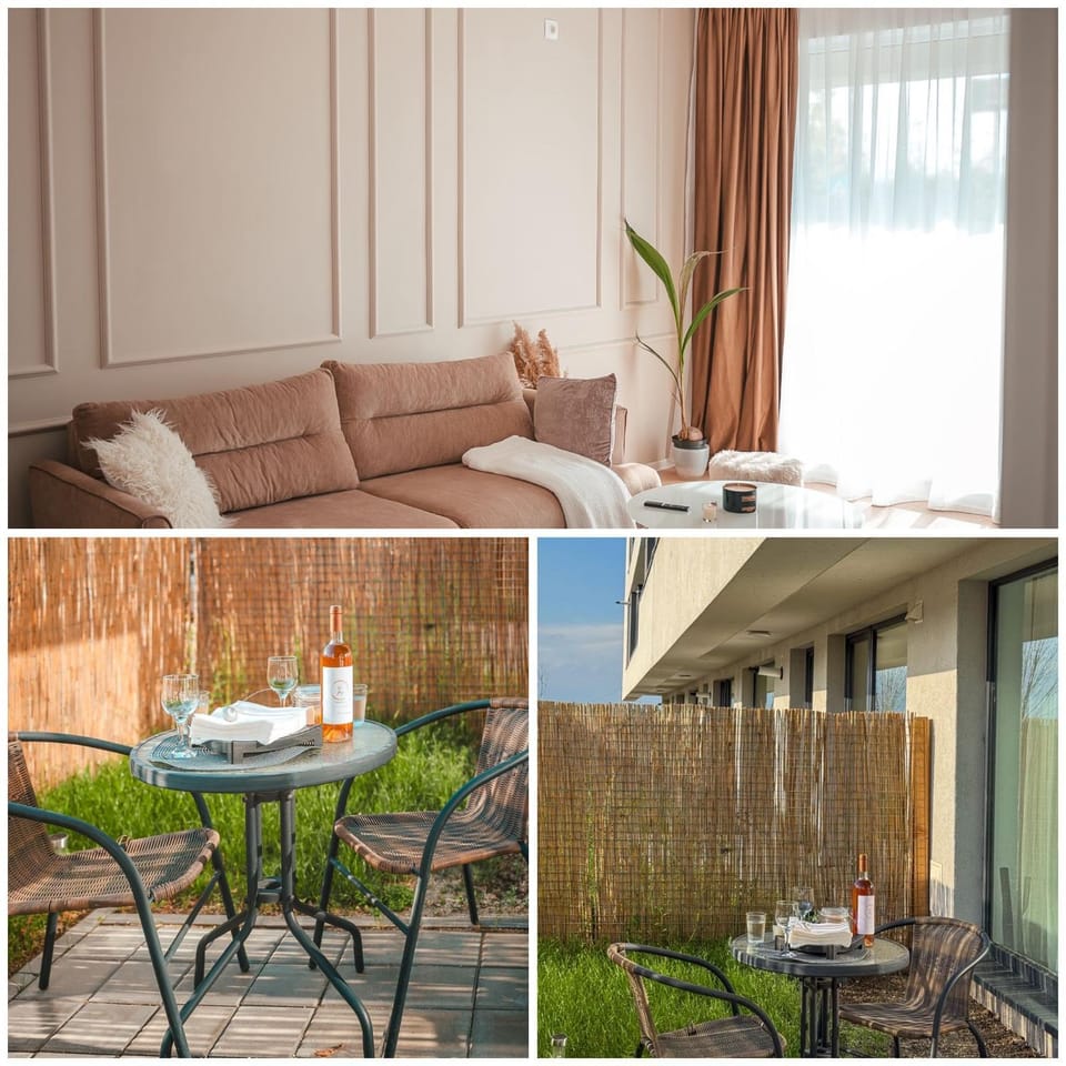 Day, View (from property/room), Balcony/Terrace, Living room, Seating area, Dining area