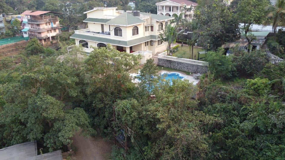 Property building, Neighbourhood, Pool view, Swimming pool