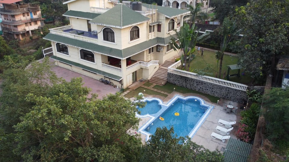 Property building, Bird's eye view, Swimming pool, sunbed