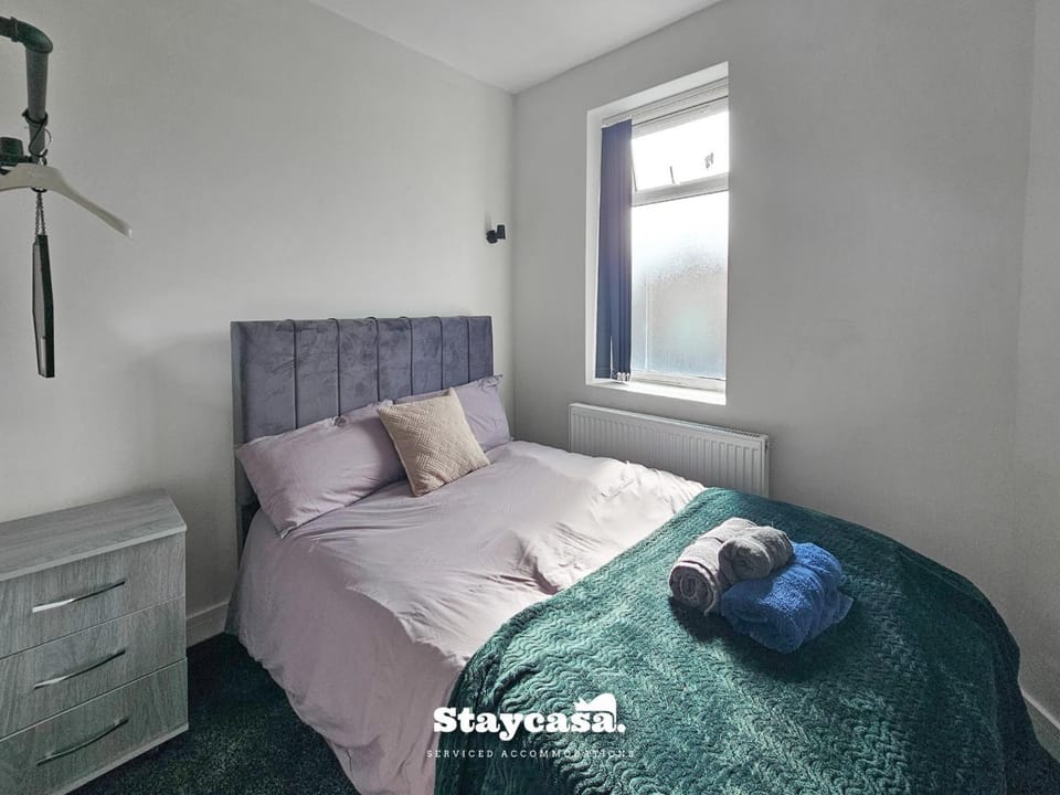 Selvedge Hideout 5min to City with Street parking House in Manchester