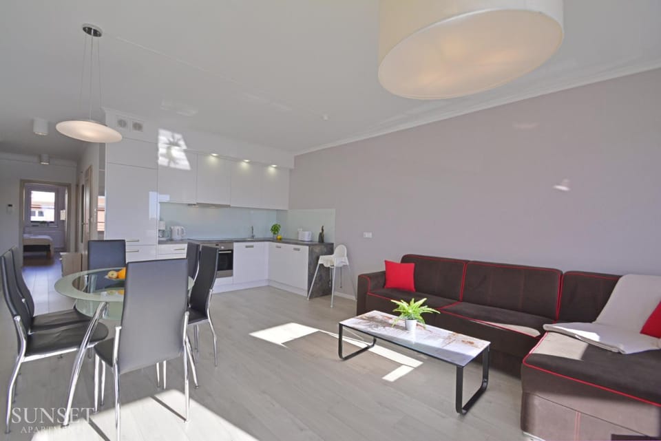 Kitchen or kitchenette, Seating area, Dining area