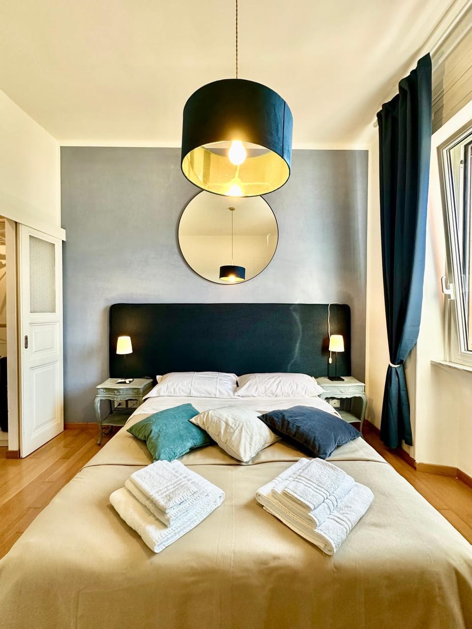 Bed, Photo of the whole room, Bedroom, towels