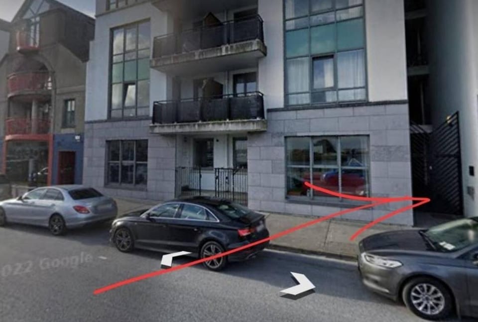 Property building, Day, Location