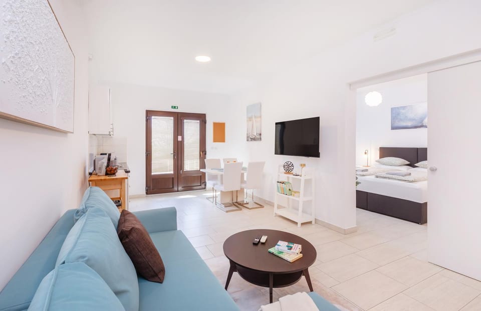 Bed, Kitchen or kitchenette, Living room, Dining area, Bedroom