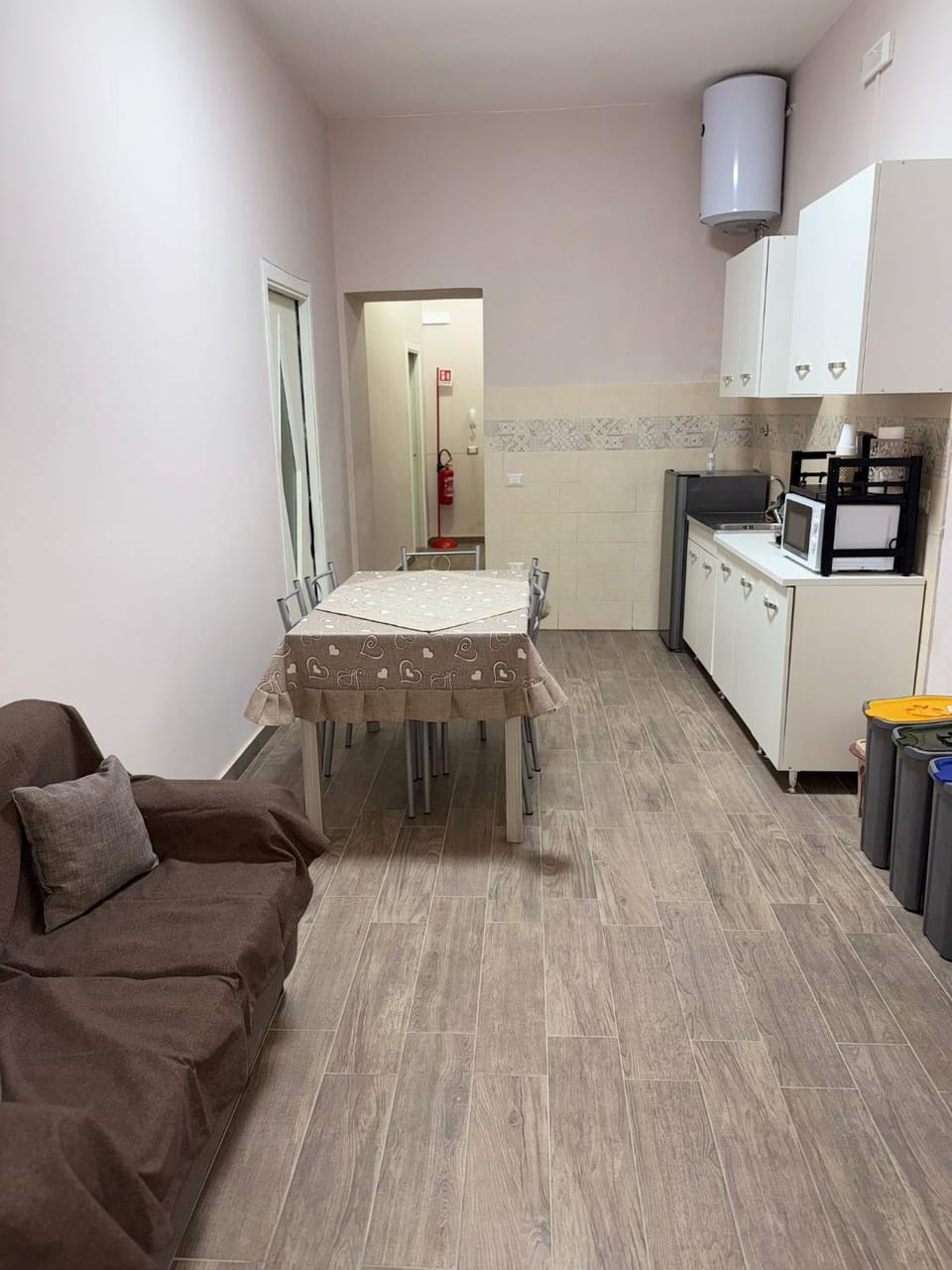 Kitchen or kitchenette, Living room, Seating area, Dining area, oven, stove