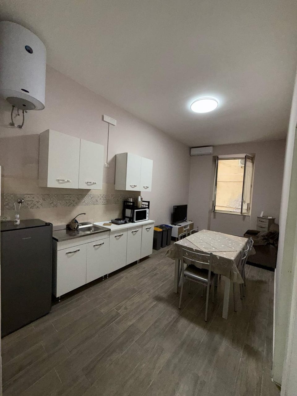 Kitchen or kitchenette, Living room, Seating area, Dining area, oven, stove