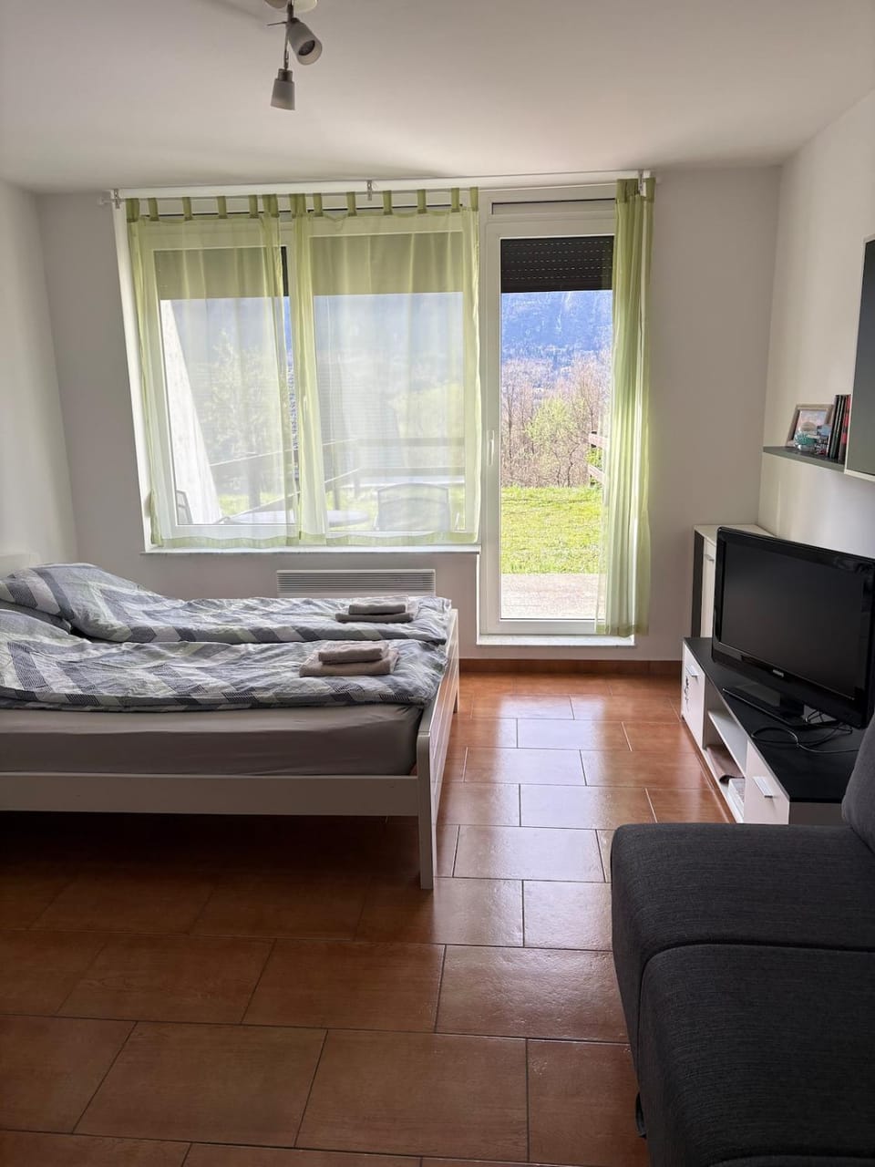 Bed, TV and multimedia