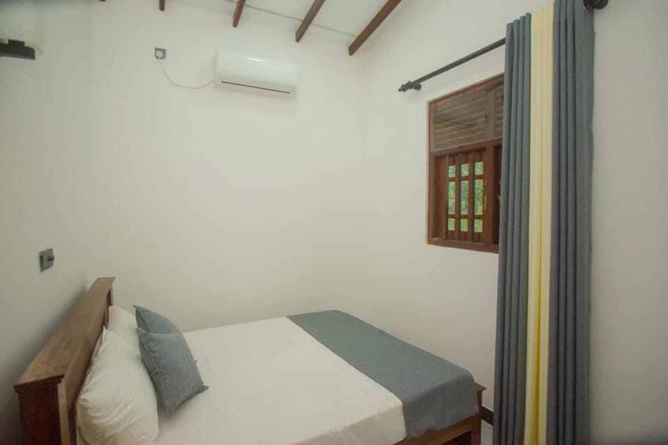 Bed, Photo of the whole room, Bedroom, air conditioner