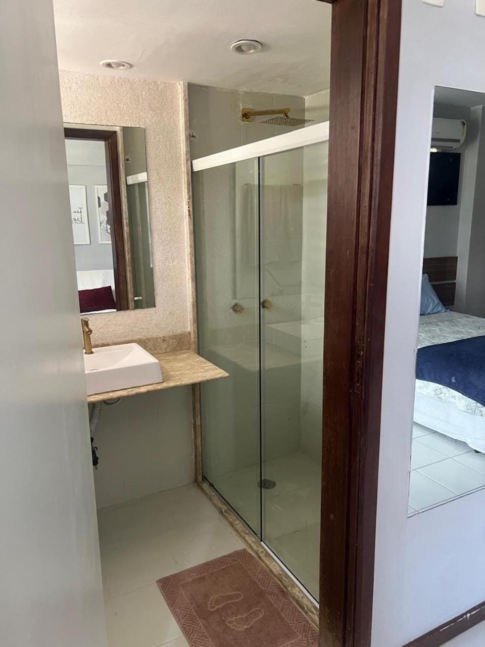 Apto com piscina e garagem para até 04 hóspedes perto SSA Shopping Apartment in Salvador