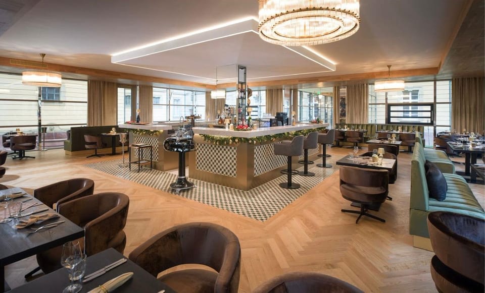 Restaurant/places to eat, Lounge or bar