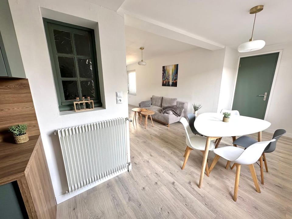 Living room, Dining area