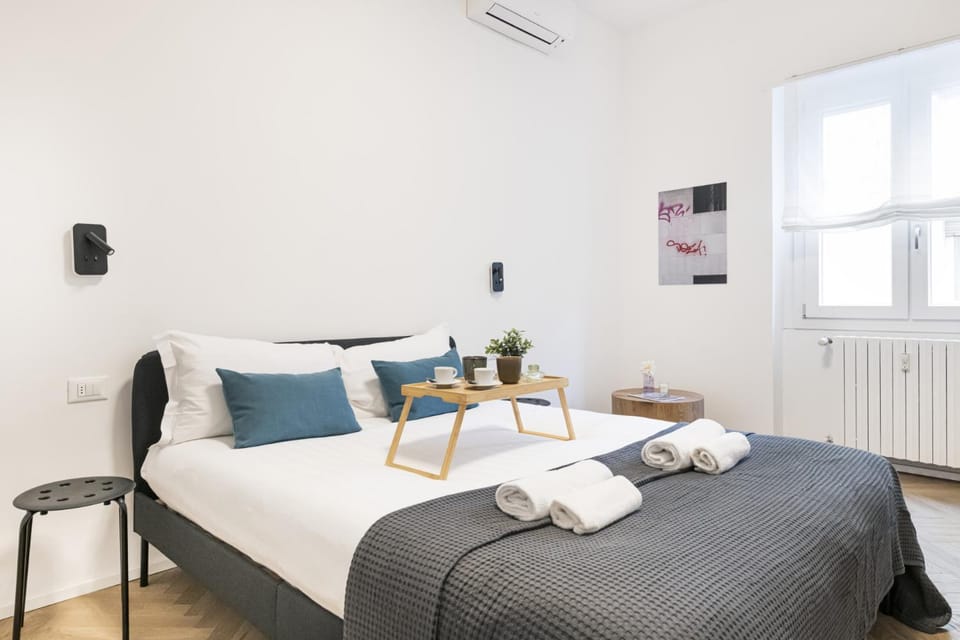 Bed, Photo of the whole room, Bedroom, air conditioner