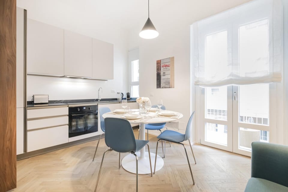 Kitchen or kitchenette, Dining area, oven, stove