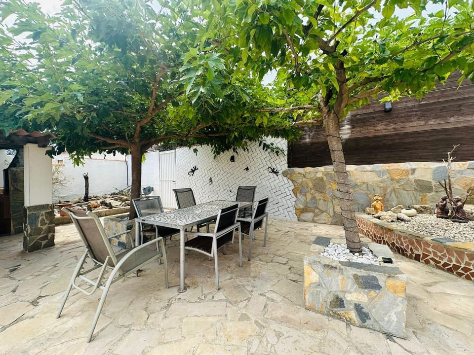 Patio, Day, Garden, Dining area, Garden view