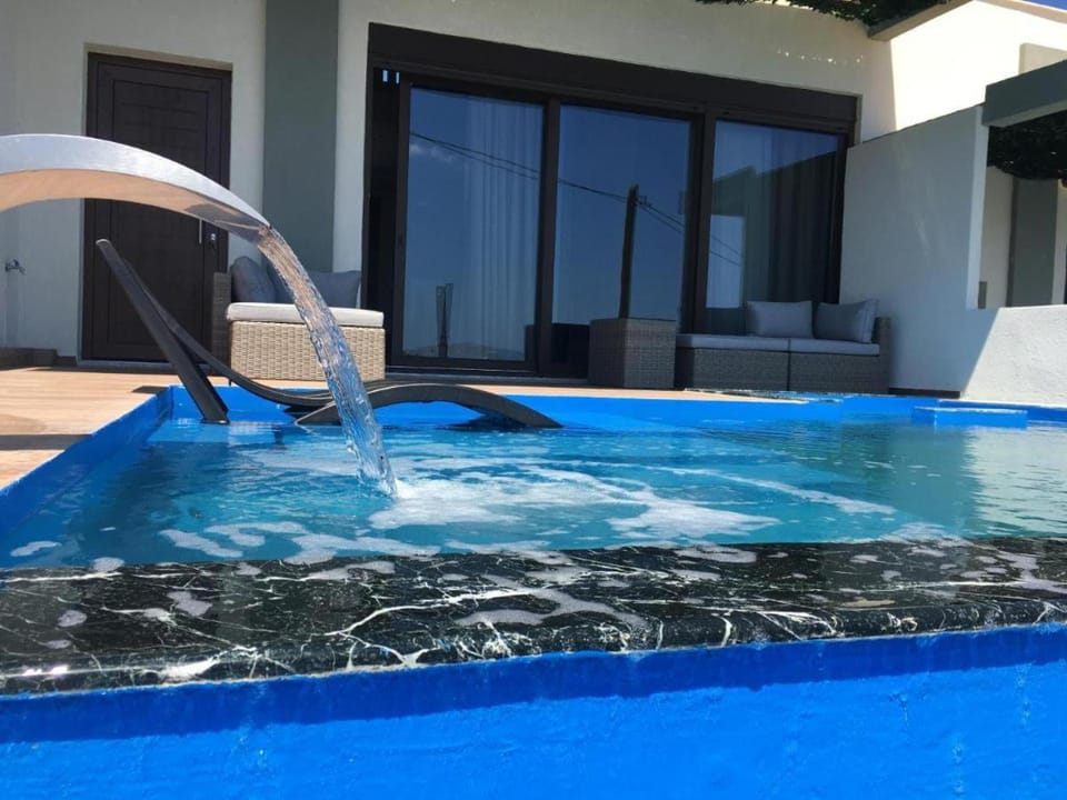 The Diamond of Kriaritsi private pools & hydromassage House in Halkidiki