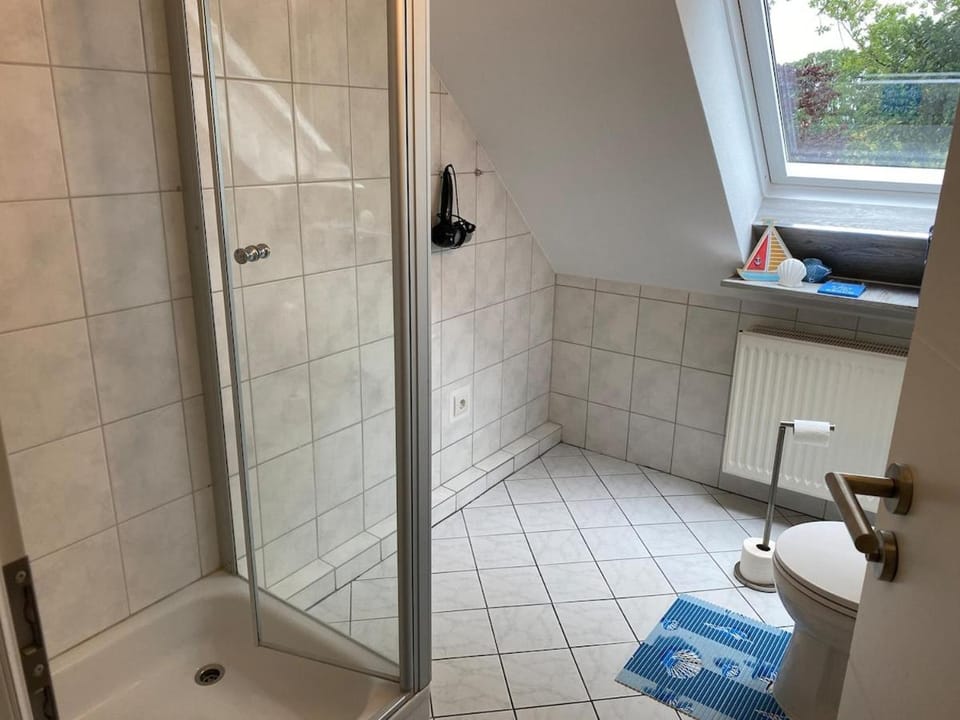 Toilet, Bathroom, towels