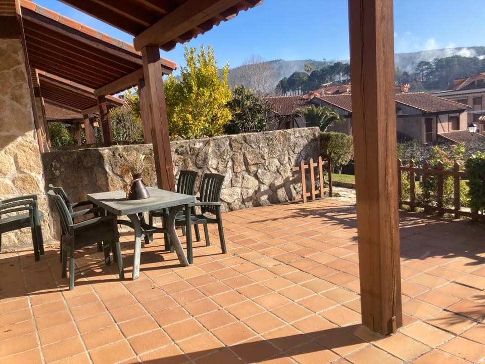 View (from property/room), Balcony/Terrace, Mountain view