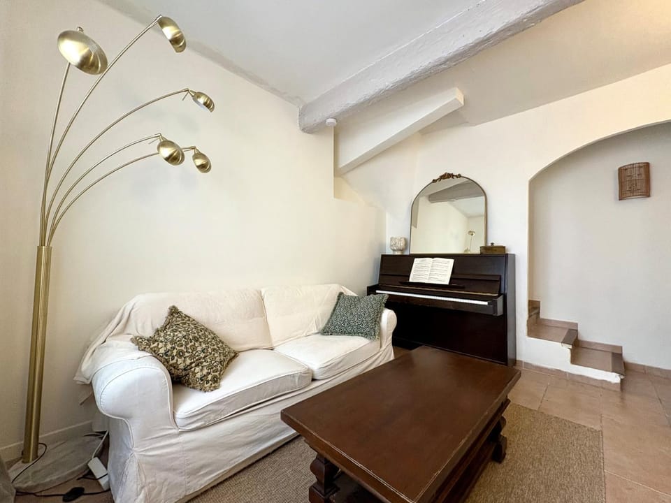 Charming Townhouse in Carpentras Historic Center House in Carpentras
