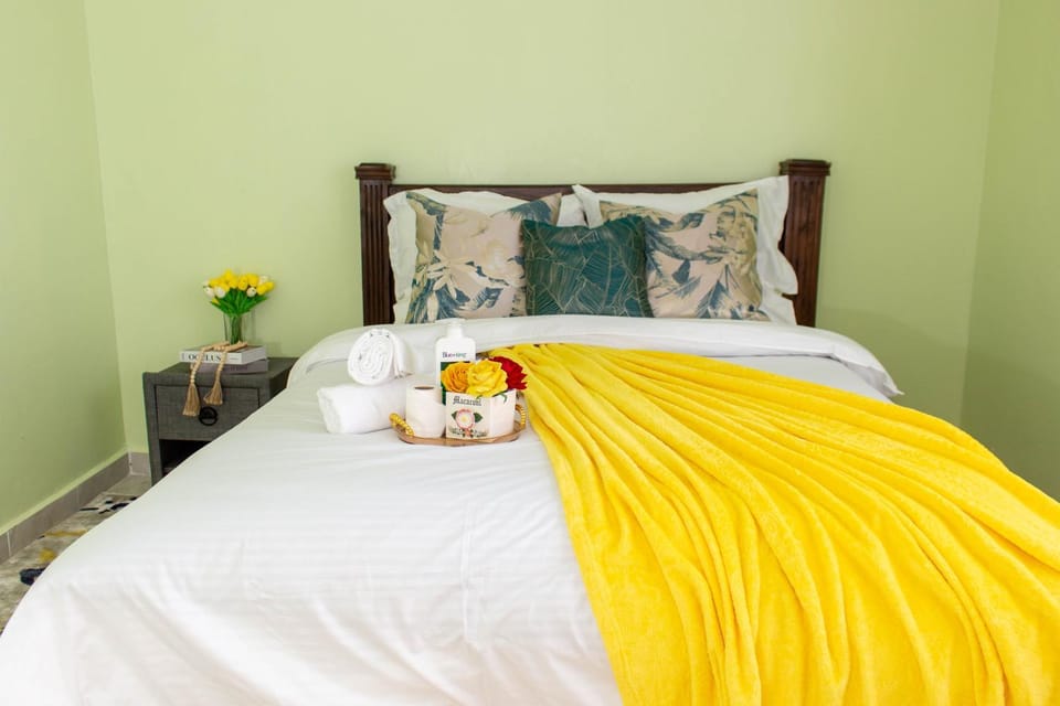 Photo of the whole room, Bedroom